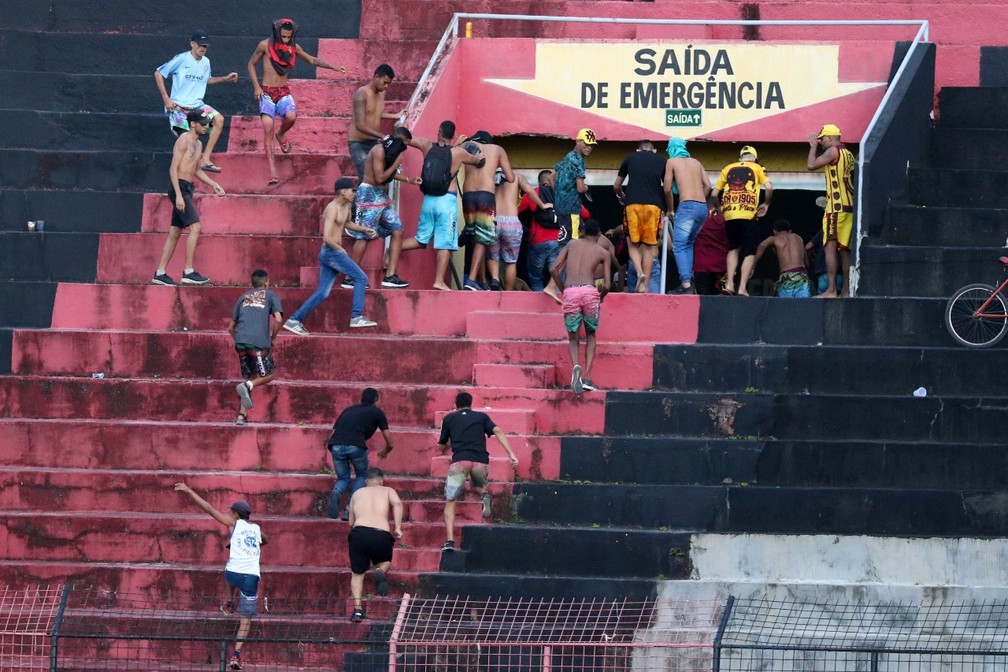 Confusão nas arquibancadas da Ilha do Retiro em Sport x Corinthians, pela Copa do Brasil sub-17 — Foto: Marlon Costa/Pernambuco Press