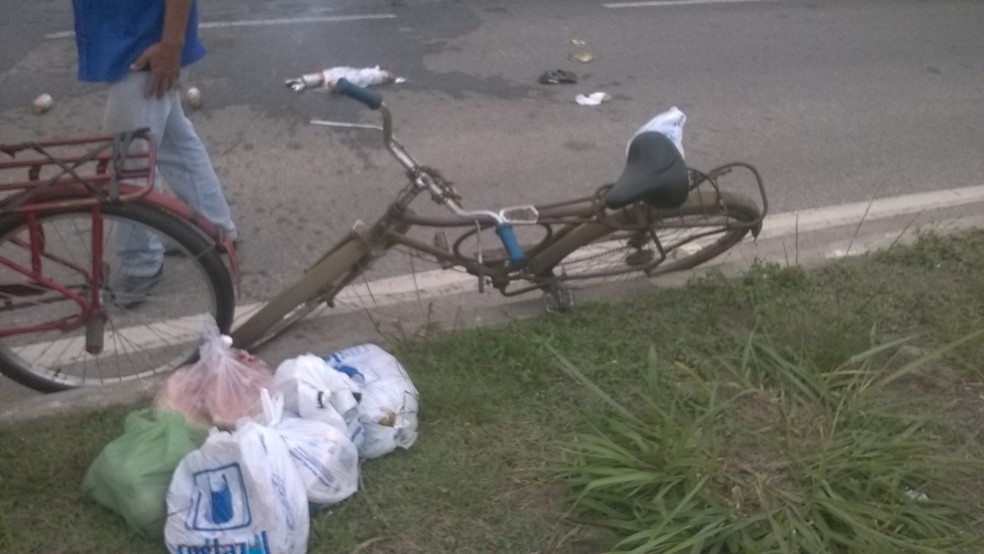 Vítima foi encaminhada ao pronto-socorro da cidade em estado grave, segundo os Bombeiros (Foto: Juan Andrade/G1)