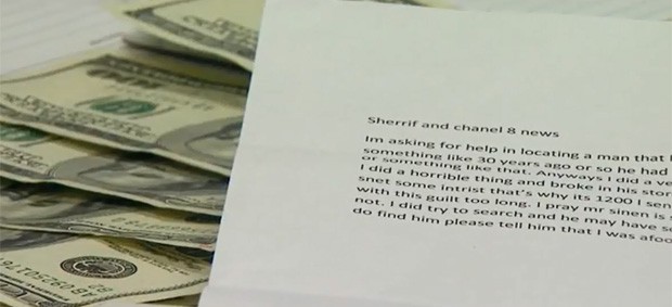 Ladrão devolveu dinheiro roubado há 30 anos e pediu para que policiais encontrassem o dono (Foto: Reprodução)