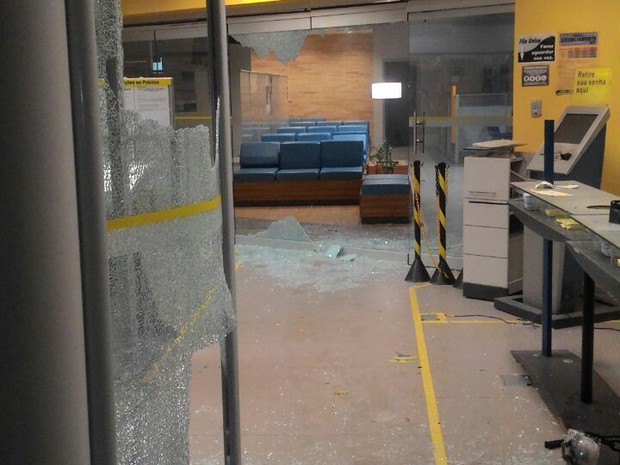 Oos bandidos atacaram um posto policial e fizeram reféns (Foto: Divulgação/ Polícia)