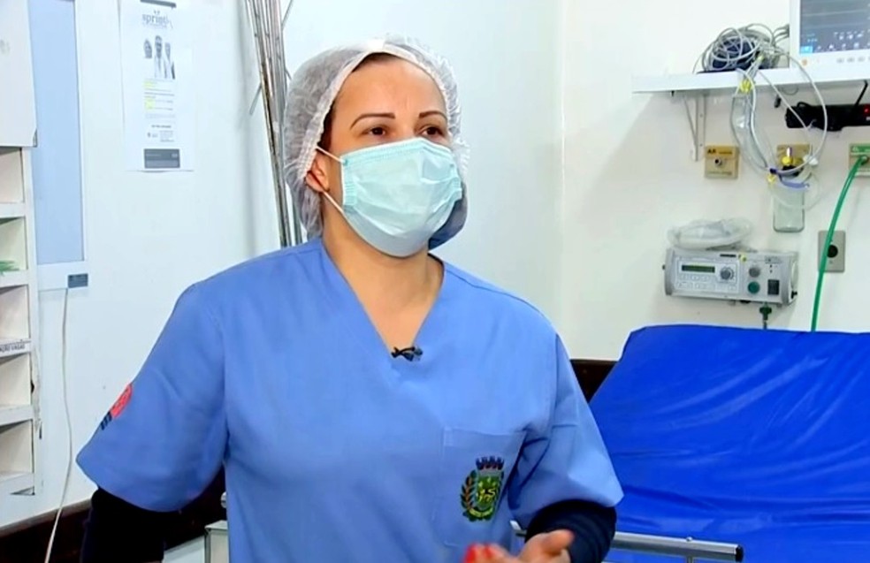 A enfermeira Edjane Fátima de Araújo, do Pronto-Socorro Central, pegou a Covid-19 e ficou afastada por 14 dias: "Medo é grande" — Foto: TV TEM/Reprodução