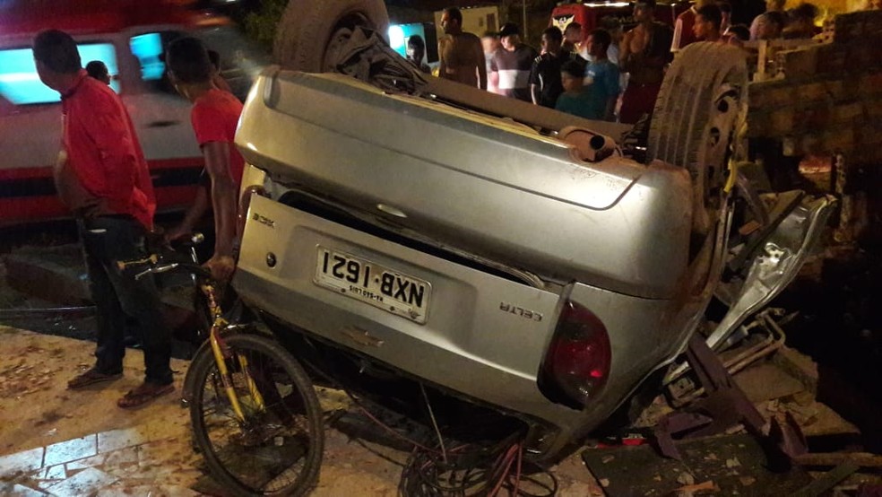 Após o acidente em São Luís, adolescente de 17 anos que capotou carro foi encontrado após fugir — Foto: Divulgação/PRF