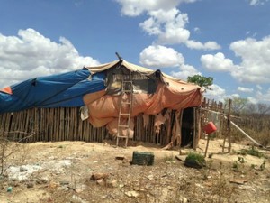 Homens trabalhavam em condições precárias e ficavam instalações inadequadas (Foto: MPT/Divulgação)