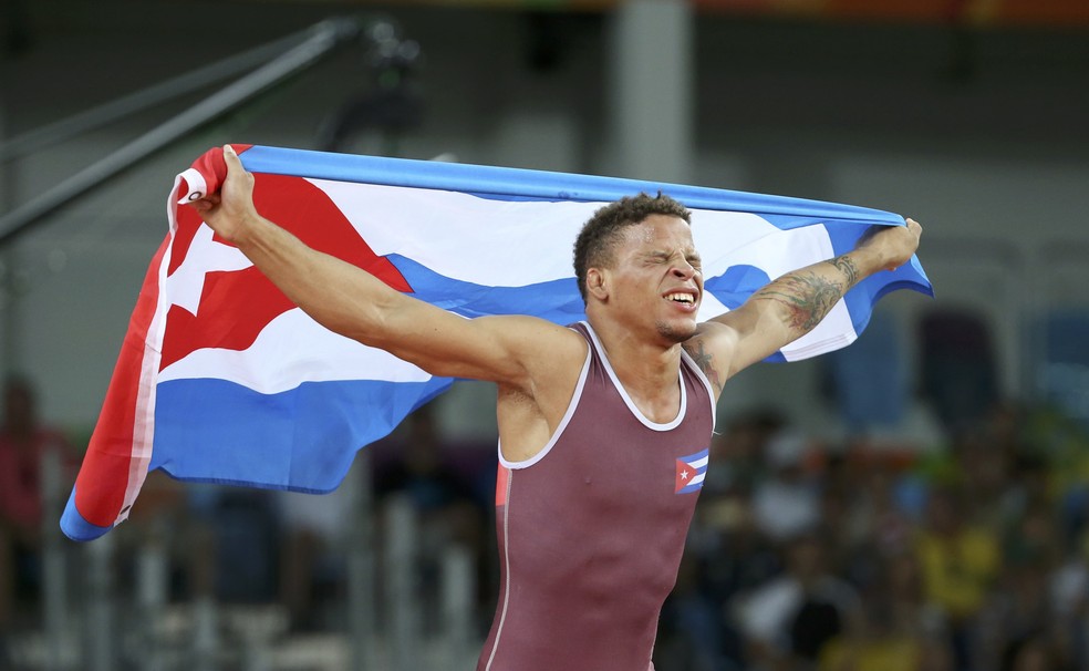 Ismael Borrero comemora medalha de ouro na luta greco-romana — Foto: Toru Hanai/REUTERS