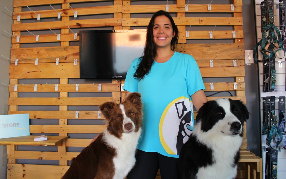 Ana Paula Canavarro e seus cães de estimação, da raça border collie (Foto: Valma Silva/G1 Bahia)