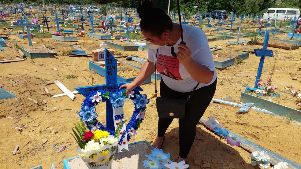 Patr&iacute;cia Roque perdeu o pai, Ernani Roque ,em abril do ano passado para a Covid-19. &mdash; Foto: Karla Mendes/g1