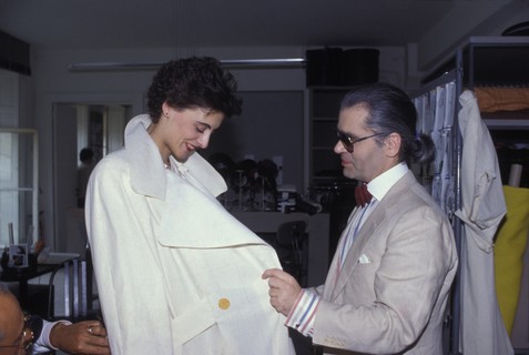 Karl Lagerfeld e Ines De La Fressange em 1980