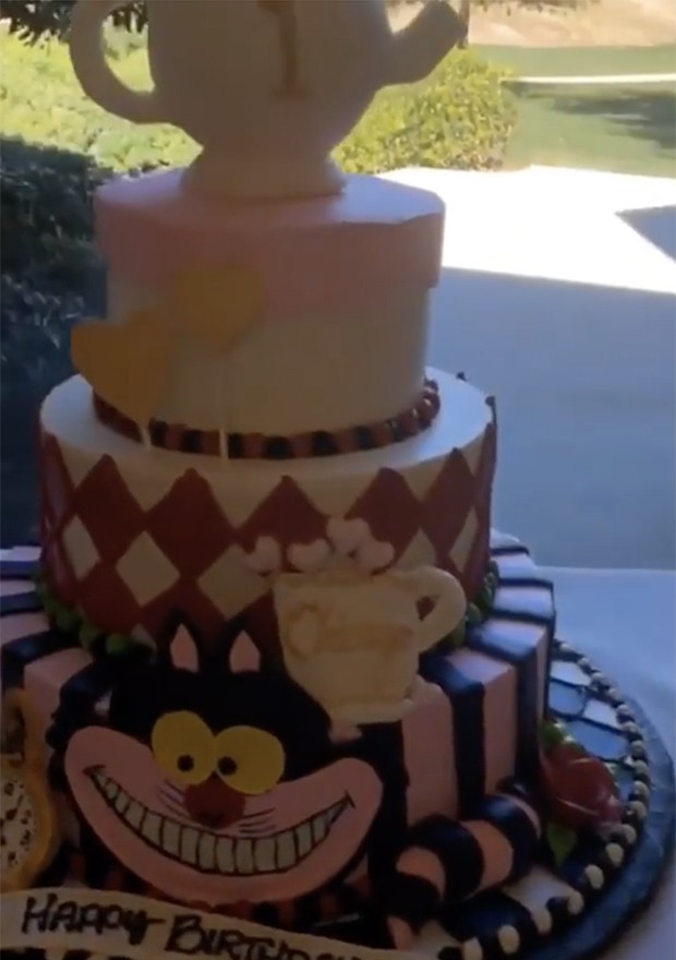 O bolo de aniversário da bebê (Foto: Instagram )