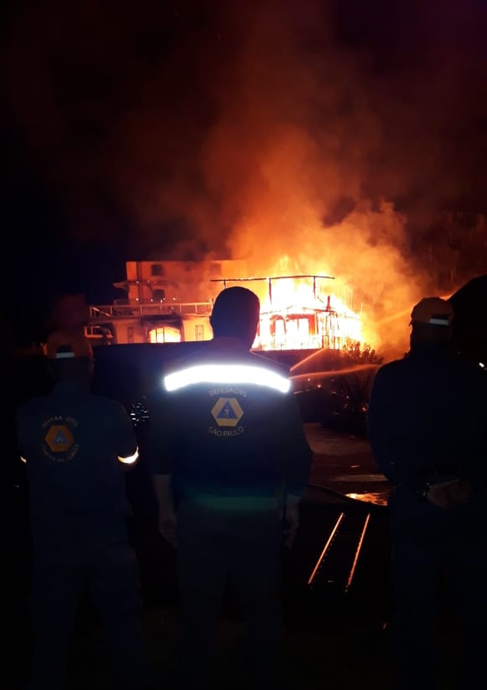 IncÃªndio destrÃ³i hotel em Campos do JordÃ£o â Foto: Wander Vieira/ Arquivo pessoal