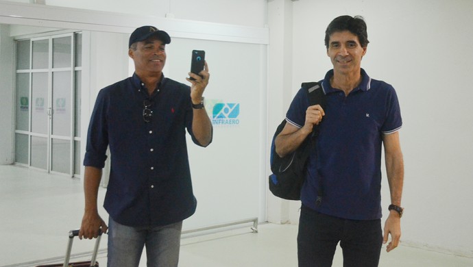 Gonçalves e Mauro Galvão desembarcaram em Macapá  (Foto: Rafael Moreira/GE-AP)