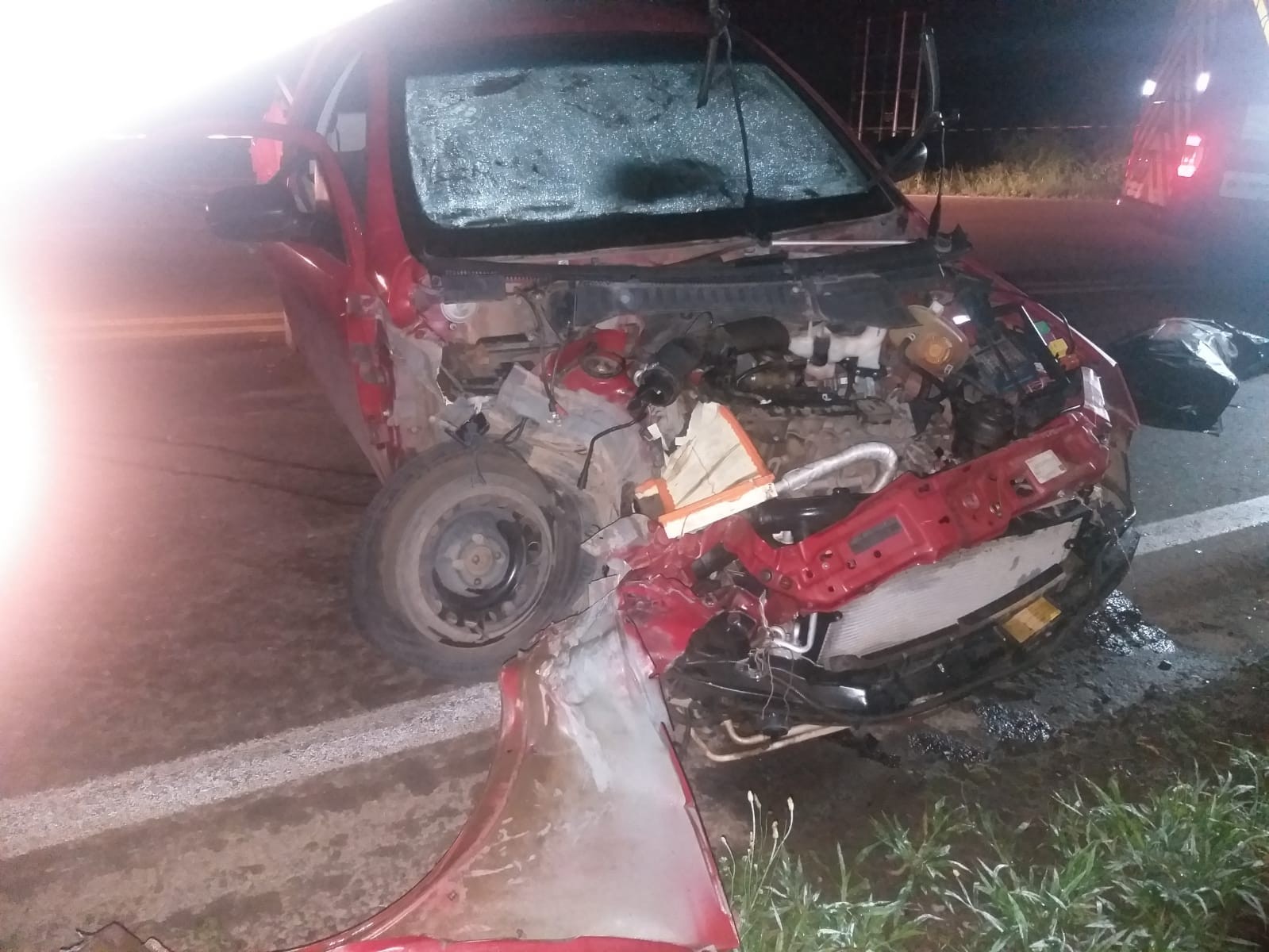 Motorista morre após bater contra caminhão e ser projetado para fora do veículo na RSC-453, em Garibaldi