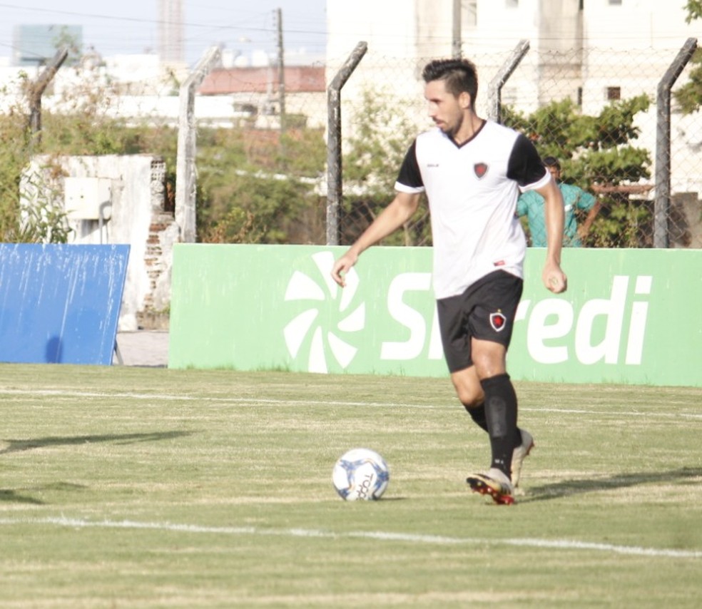 Maikon Aquino não emplacou vestindo a camisa do Botafogo-PB — Foto: Nádya Araújo / Botafogo-PB