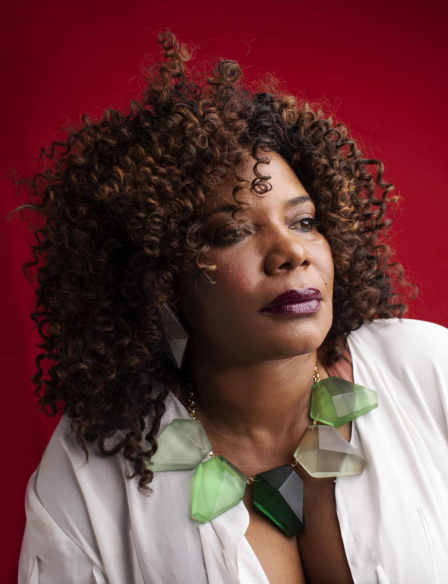 Margareth Menezes se engaja com MC Soffia e Gilsons em música que reivindica salário digno