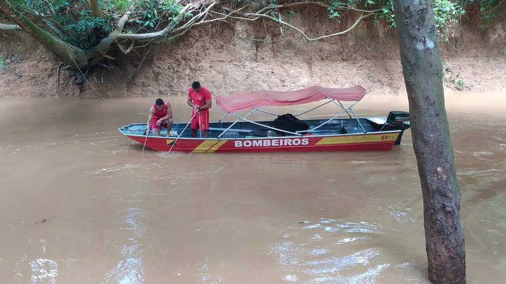 Mergulhadores encontram corpo de jovem — Foto: Corpo de Bombeiros do Acre