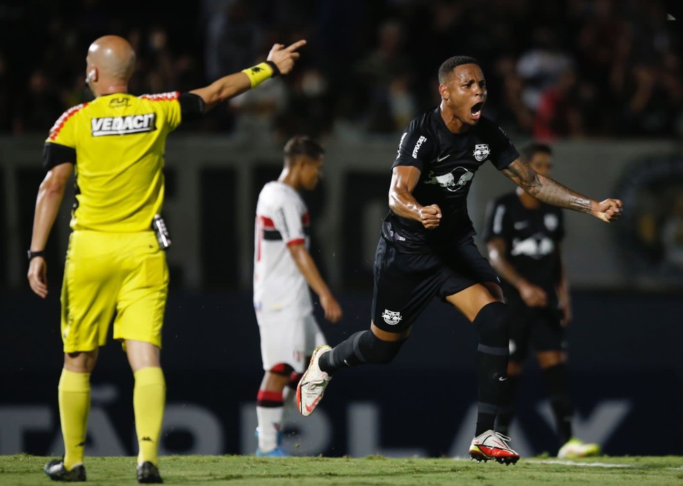 Natan comemora gol de cabeça contra o Botafogo-SP — Foto: Ari Ferreira/Red Bull Bragantino