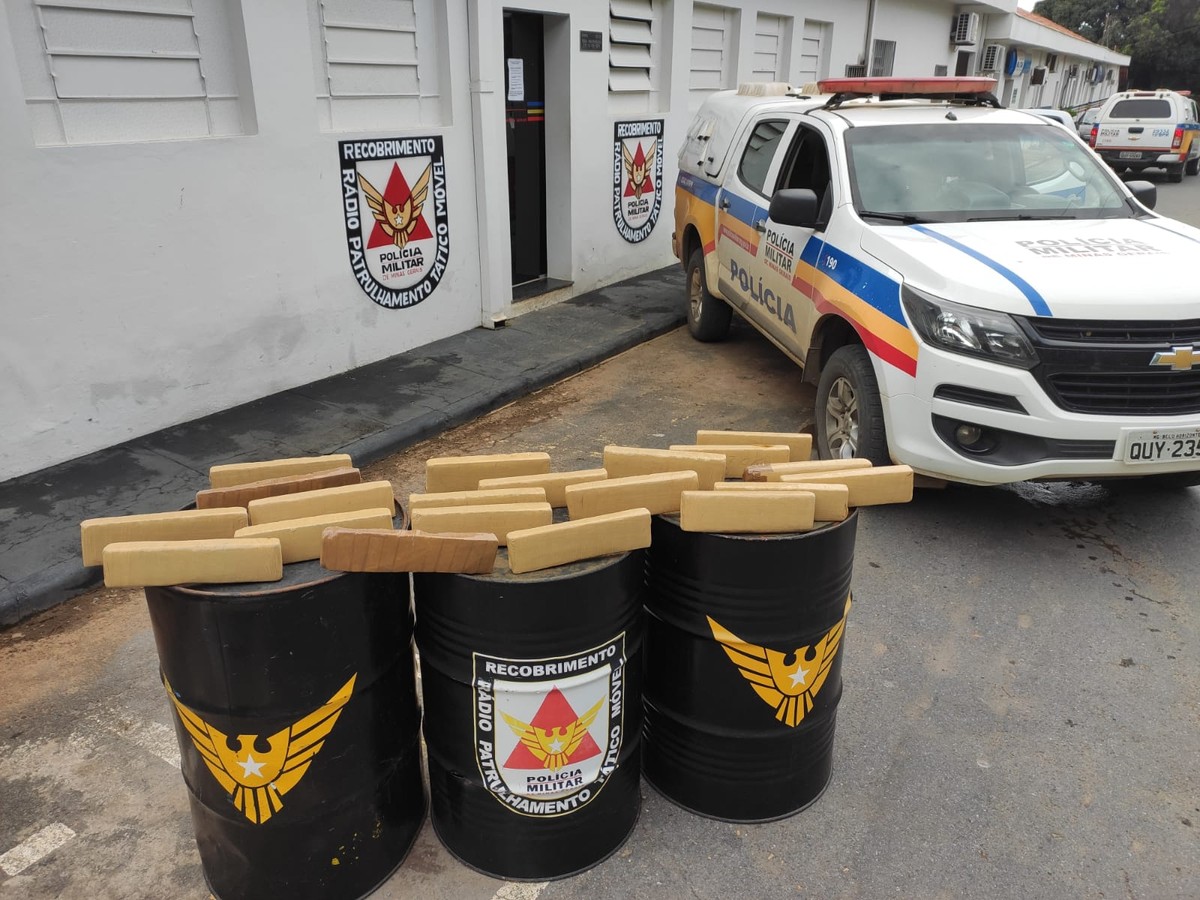 PM apreende 20 tabletes de maconha após denúncia de que homem havia recebido carregamento de drogas em Montes Claros