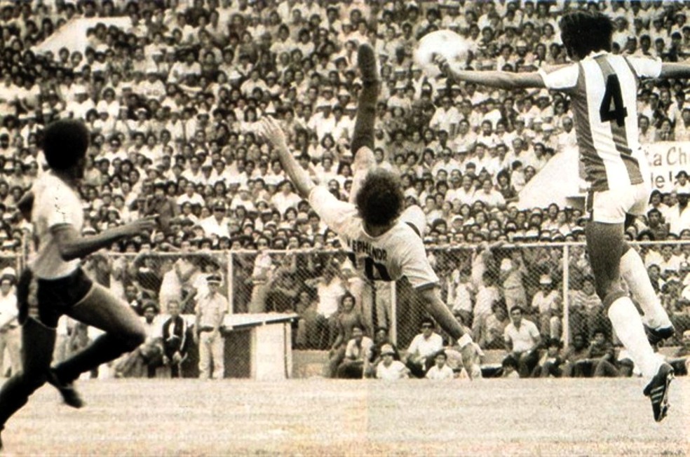 Bicicleta de V&iacute;ctor Ephanor na final do Campeonato Equatoriano de 1980 &mdash; Foto: Arquivo pessoal