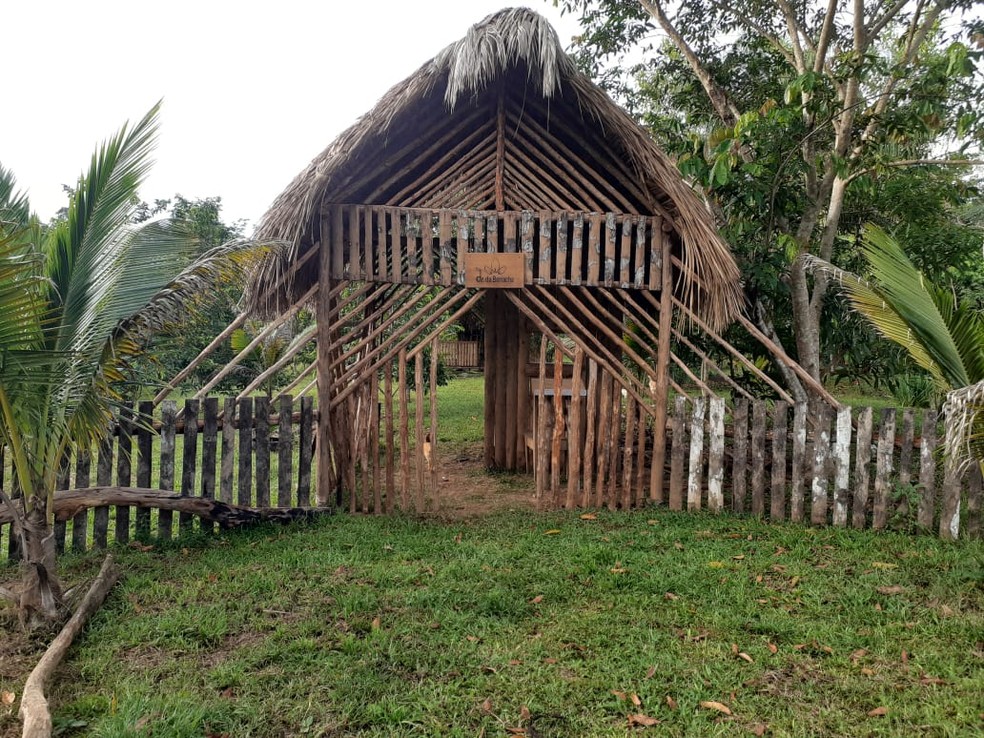 Ateliê de seringueiro foi montado na floresta em Epitaciolândia — Foto: Arquivo pessoal