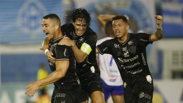 Elyeser comemora o gol da vitória do Paysandu sobre o Bragantino-PA