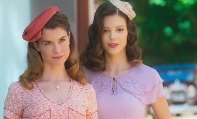 'Espelho da vida': Dora (Alinne Moraes) e Julia (Vitória Strada) são irmãs (Foto: TV Globo)