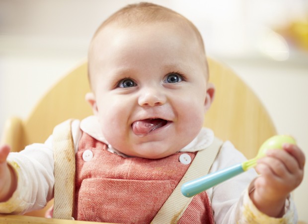 bebê; comendo; alimentação (Foto: ThinkStock)