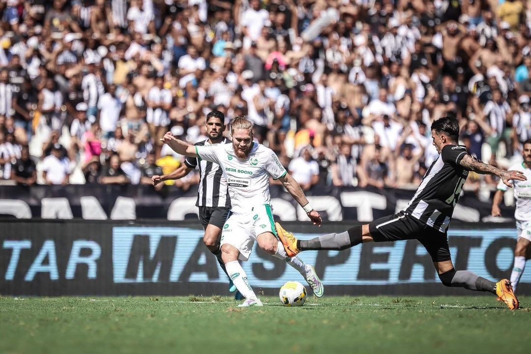 Pitta em campo pela 4ª rodada do Campeonato Brasileiro, no empate em 1x1 contra o Botafogo (Foto: Fernando Alves Fruke / Reprodução Instagram)