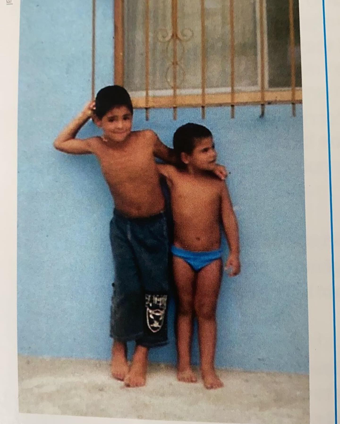 Gabriel Medina parabeniza irmão e recria foto de infância (Foto: Reprodução/Instagram)
