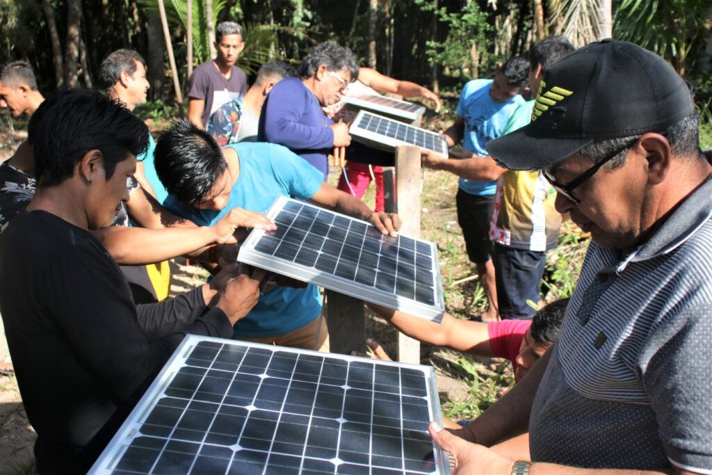Moradores do Tapajós participam de curso para manutenção de painéis de energia solar