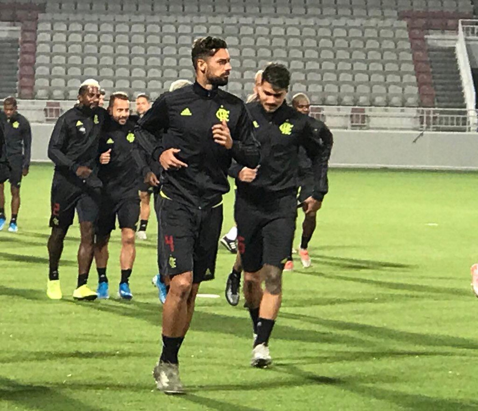 Com direito a papo de Jesus com Gabigol e Arão, Flamengo treina em Doha de olho na final