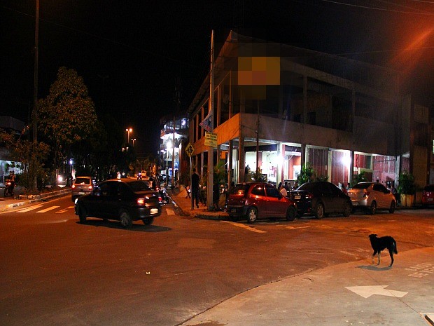 Acidente ocorreu em frente a pizzaria, no bairro Planalto (Foto: Sérgio Rodrigues/ G1 AM)