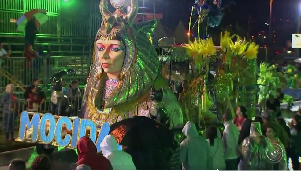 Mocidade Independente é a campeã do carnaval 2018 (Foto: Reprodução/ TV TEM )