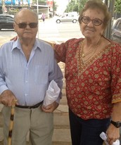 Sem obrigação, casal de idosos vai às urnas (Sílvio Túlio/ G1)