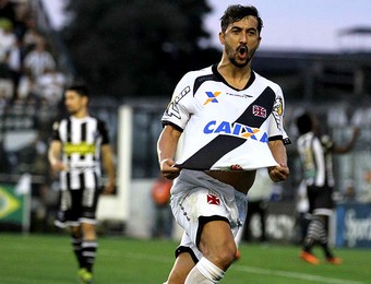 Grêmio vê Douglas animado e estipula metas no contrato do meia