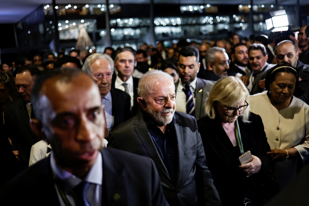 Lula e governadores caminham juntos — Foto: Ueslei Marcelino/Reuters