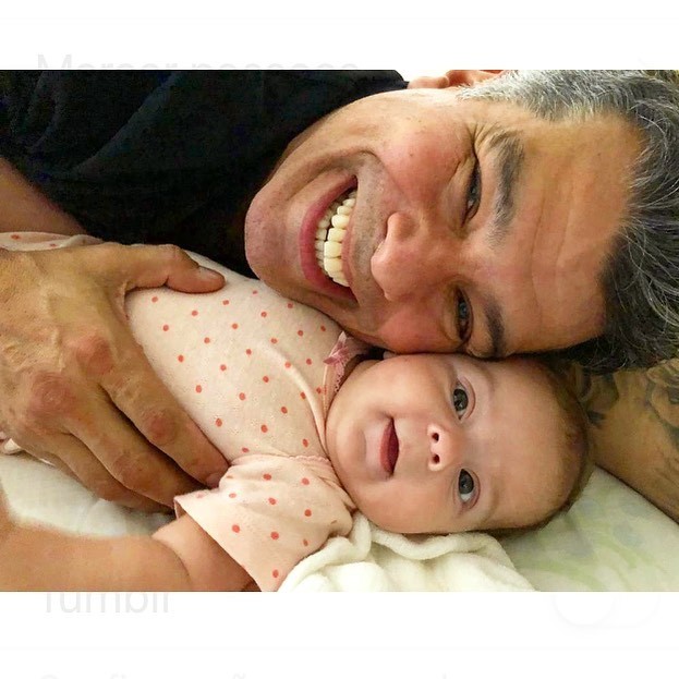 Mauricio Mattar e a filha, Ilha (Foto: Reprodução/Instagram)