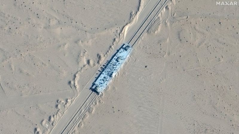 Imagem de satélite de uma das estruturas no deserto de Taklamakan, na China (Foto: Satellite Image/Maxar Technologies via BBC News)