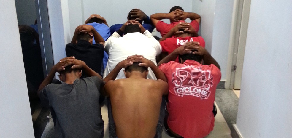 Presos por roubo de sacas de café em 2014. (Foto: Emerson Pedro/ Polícia Civil de Pinheiros )