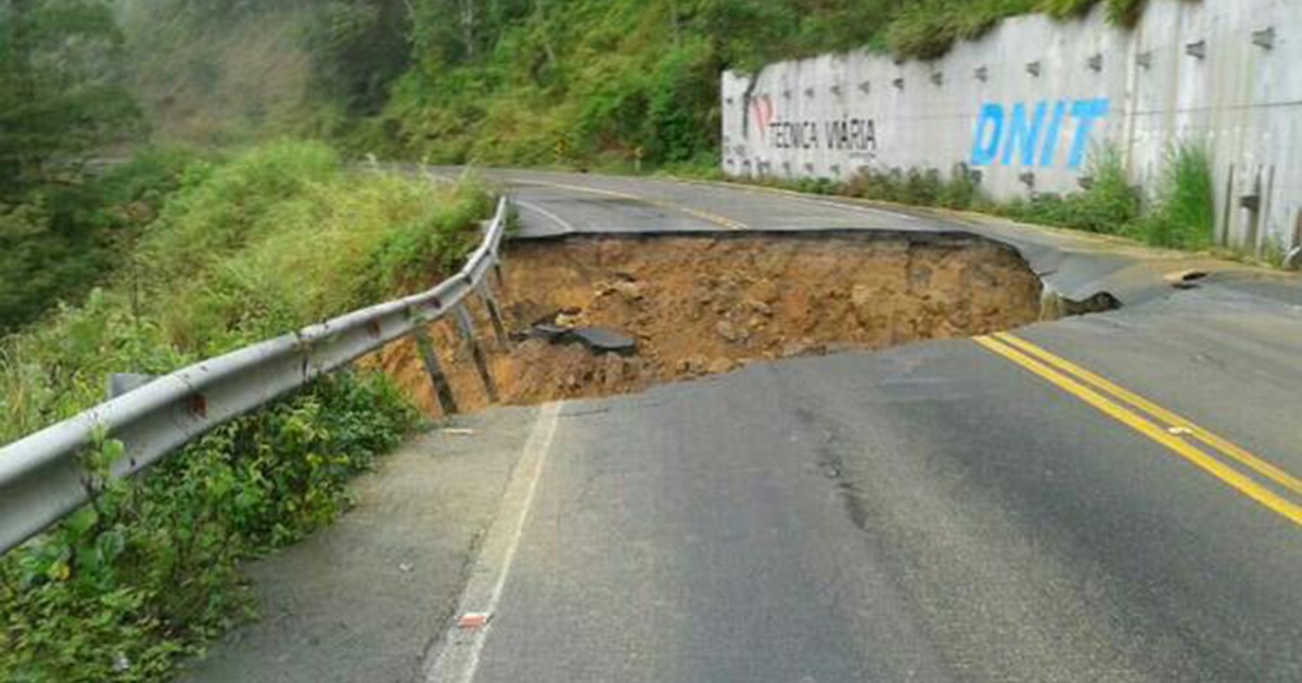 Cratera abre na BR-280 e bloqueia um dos acessos alternativos para Santa  Catarina – CBN Curitiba – A Rádio Que Toca Notícia