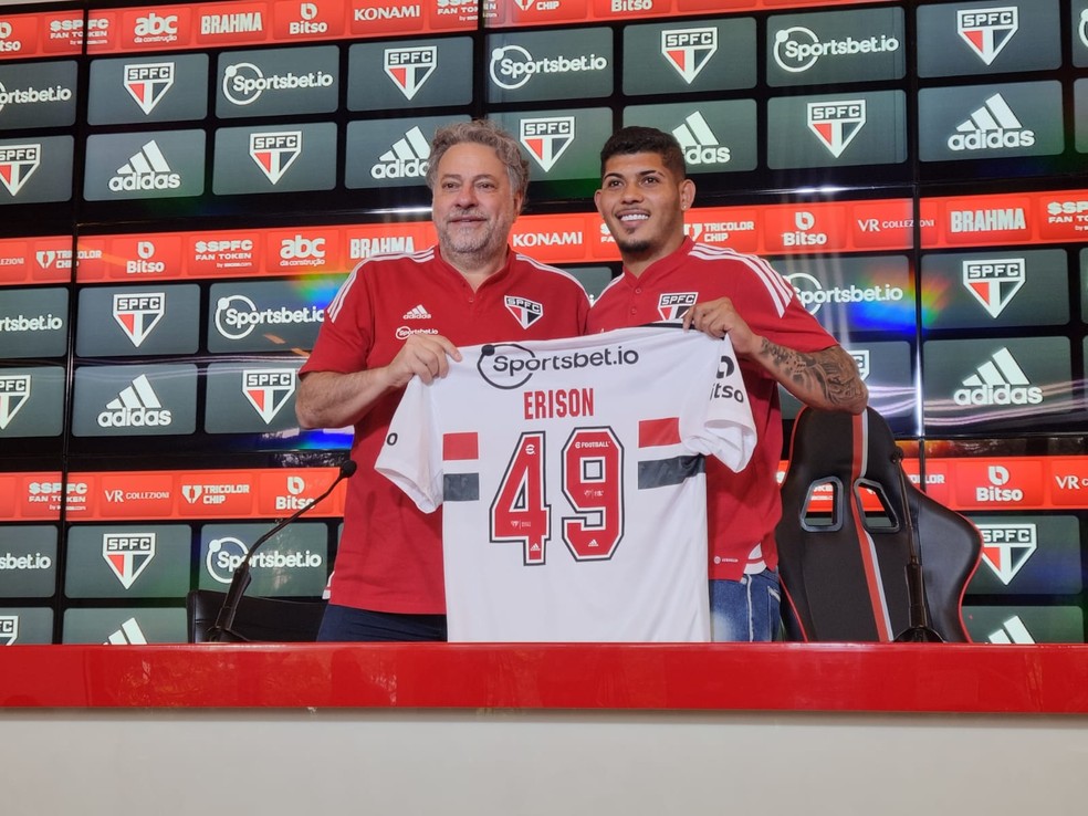 Rogério Ceni anuncia e São Paulo tem novo camisa 9 para substituir Calleri