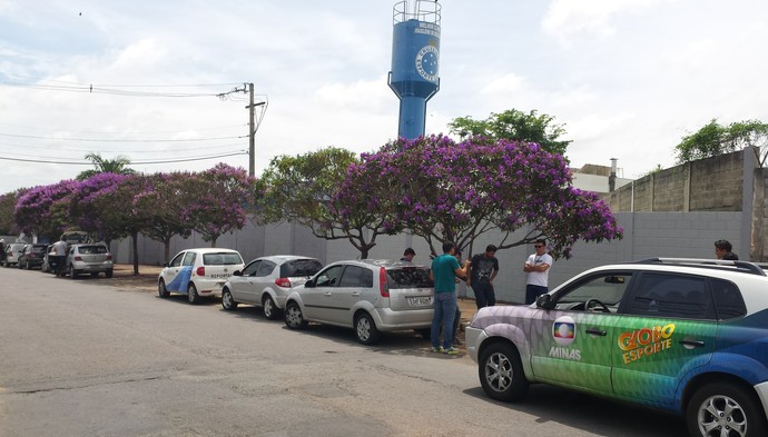 Deivid fecha treino à imprensa e esconde formação do Cruzeiro