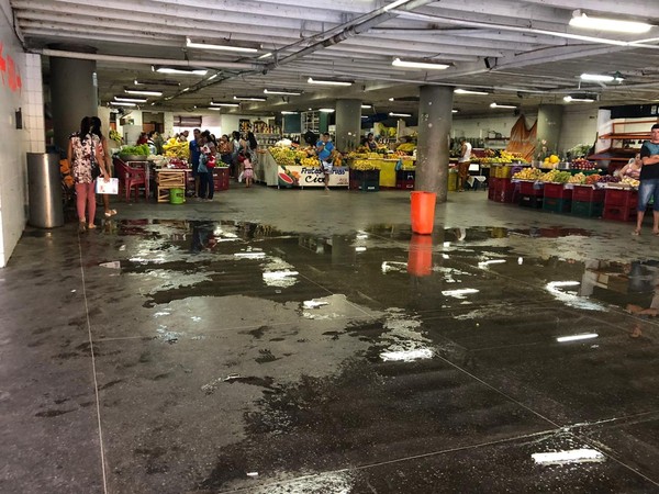 Assistir A Terra Prometida 26 12 Vazamento De Agua Causa Transtornos No Mercado Publico De Sobral