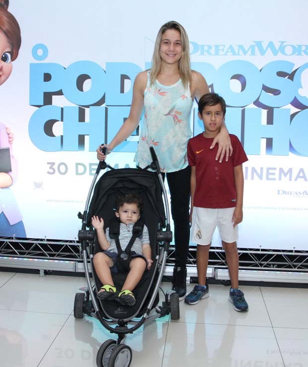 Fernanda Gentil e família (Foto: Thyago Andrade- Brazilnews)