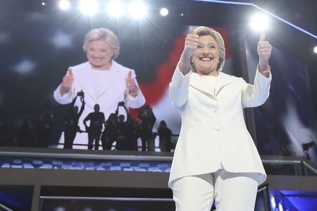 Hillary Clinton se torna a primeira mulher a concorrer à presidência dos EUA em um grande partido ao aceitar a nomeação do partido democrata (Foto: Andrew Gombert/EFE)