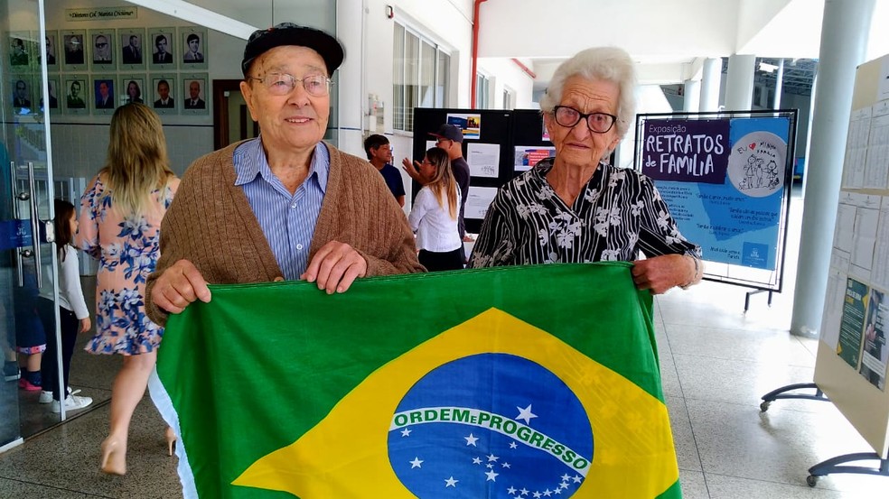 Lindomar e Celestina Moreira fizeram questÃ£o de votar em CriciÃºma â Foto: Carlos Rauen/ NSC TV