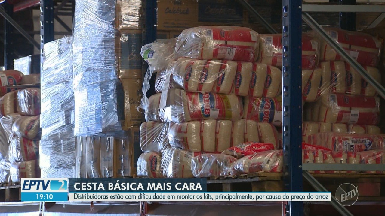 Com alta no preço de alimentos, distribuidoras têm dificuldades para montar cestas básicas