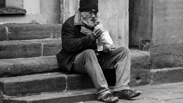 Homem, desemprego, pobreza, fome, sem teto (Foto: Pixabay)