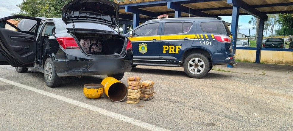 Homem é preso na Bahia após polícia encontrar mais de 20 kg de maconha em cilindro de gás de carro — Foto: Divulgação/PRF