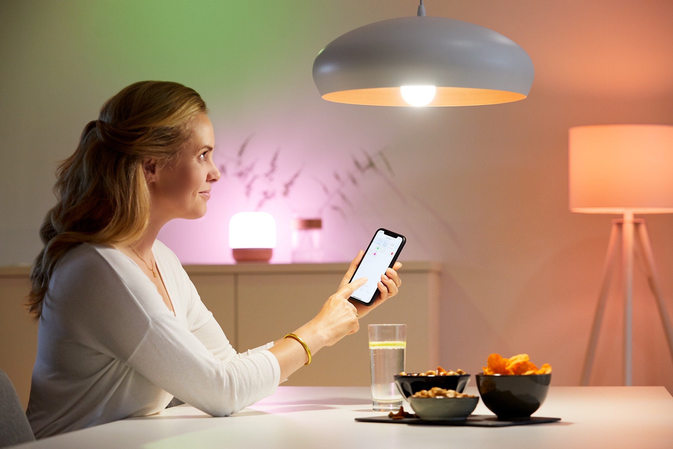 A iluminação está altamente ligada ao sentimento de bem-estar em casa (Foto: Divulgação / WiZ)