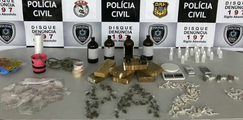 Drogas, balanças de precisão e câmeras apreendidas na ação da Polícia Civil — Foto: Divulgação/Polícia Civil