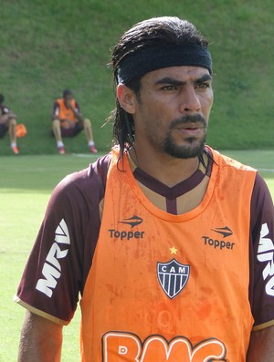 Araújo treino Atlético-MG (Foto: Léo Simonini)